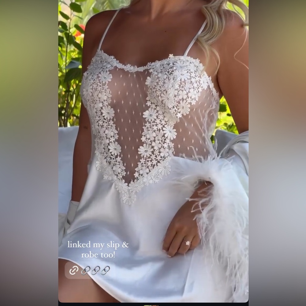 Flora Nikrooz Showstopper Chemise in Ivory